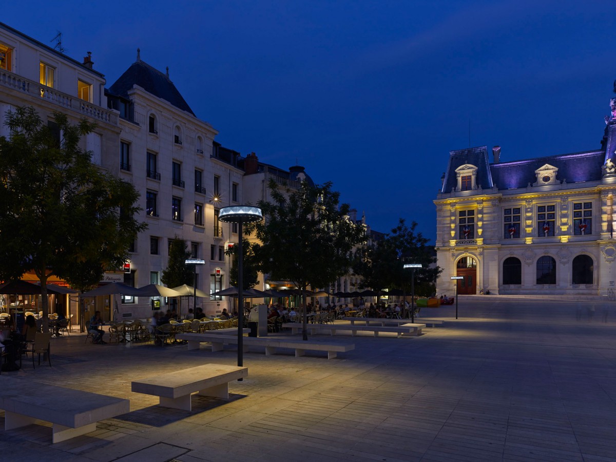 Luminaire Anello, Poitiers - Photographie Boy de la Tour