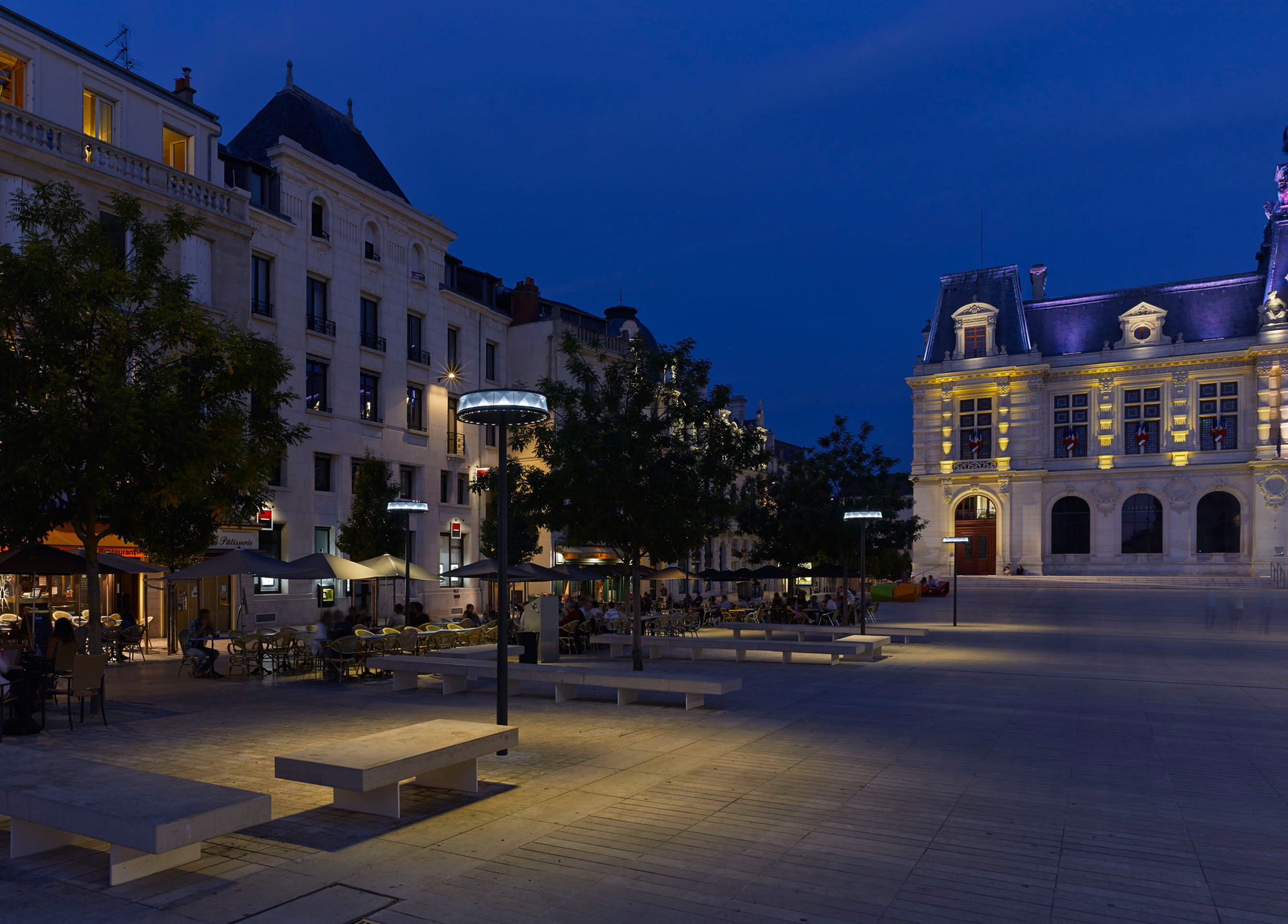 Illumination of the city centerProject managementPoitiers 20092013